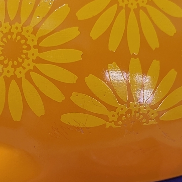 Vintage Pyrex Yellow Daisy Mixing Bowl - Picture 7 of 9